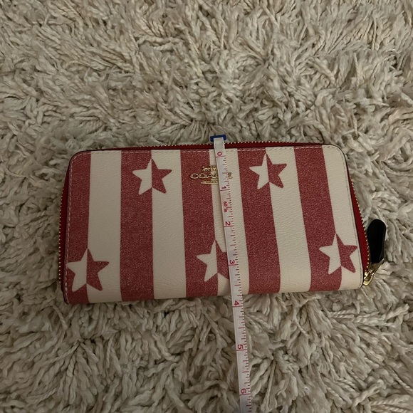 BNWOT authentic Coach wallet - Picture 5 of 7